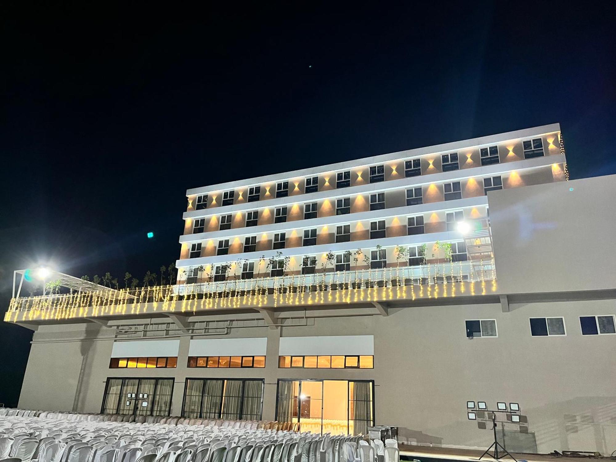 Vits Satyajeet Karad Hotel Eksteriør billede
